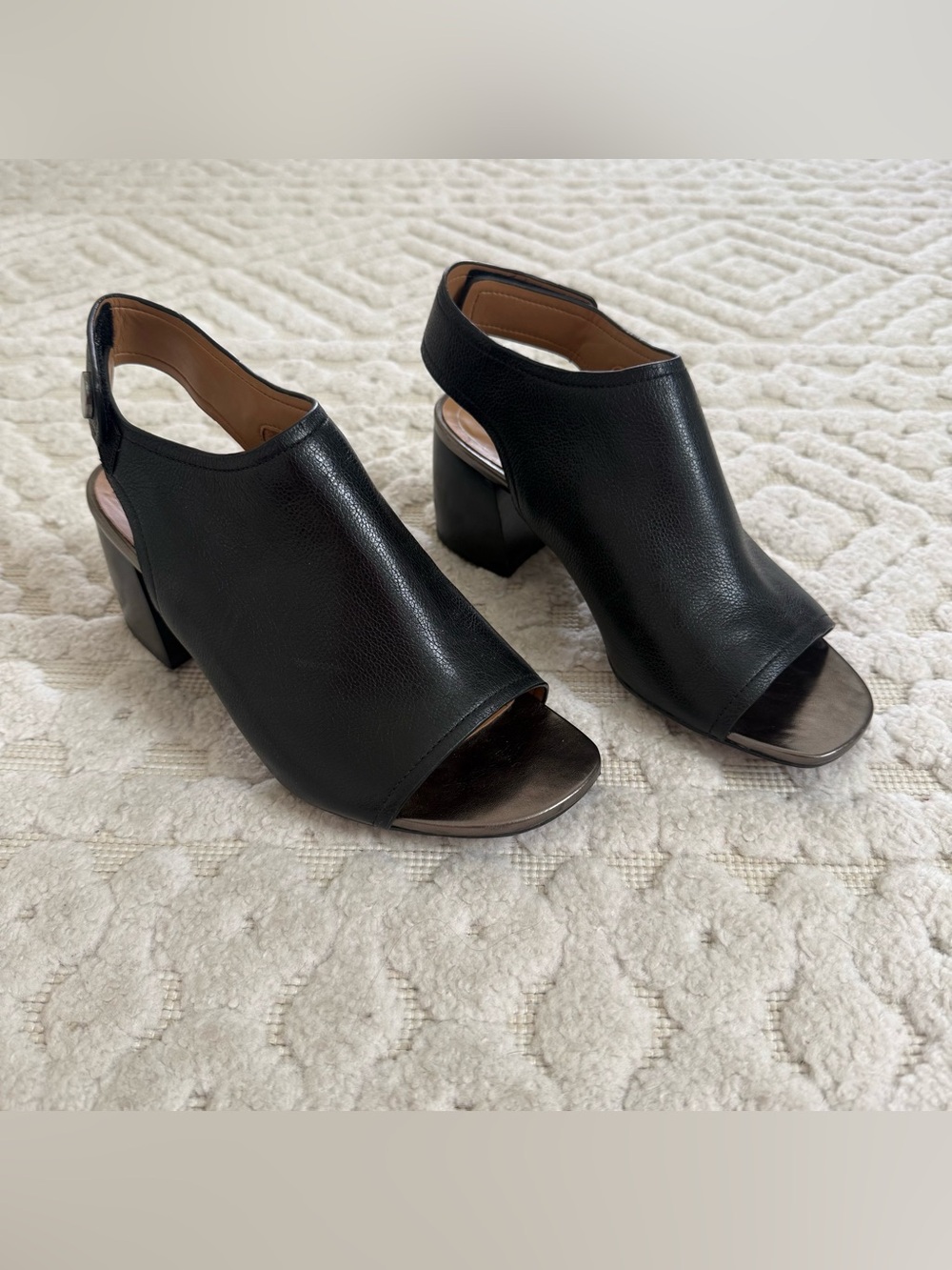 Vionic Valencia Black Leather Slingback Heels Wide W Size 7 Comfort Sandals